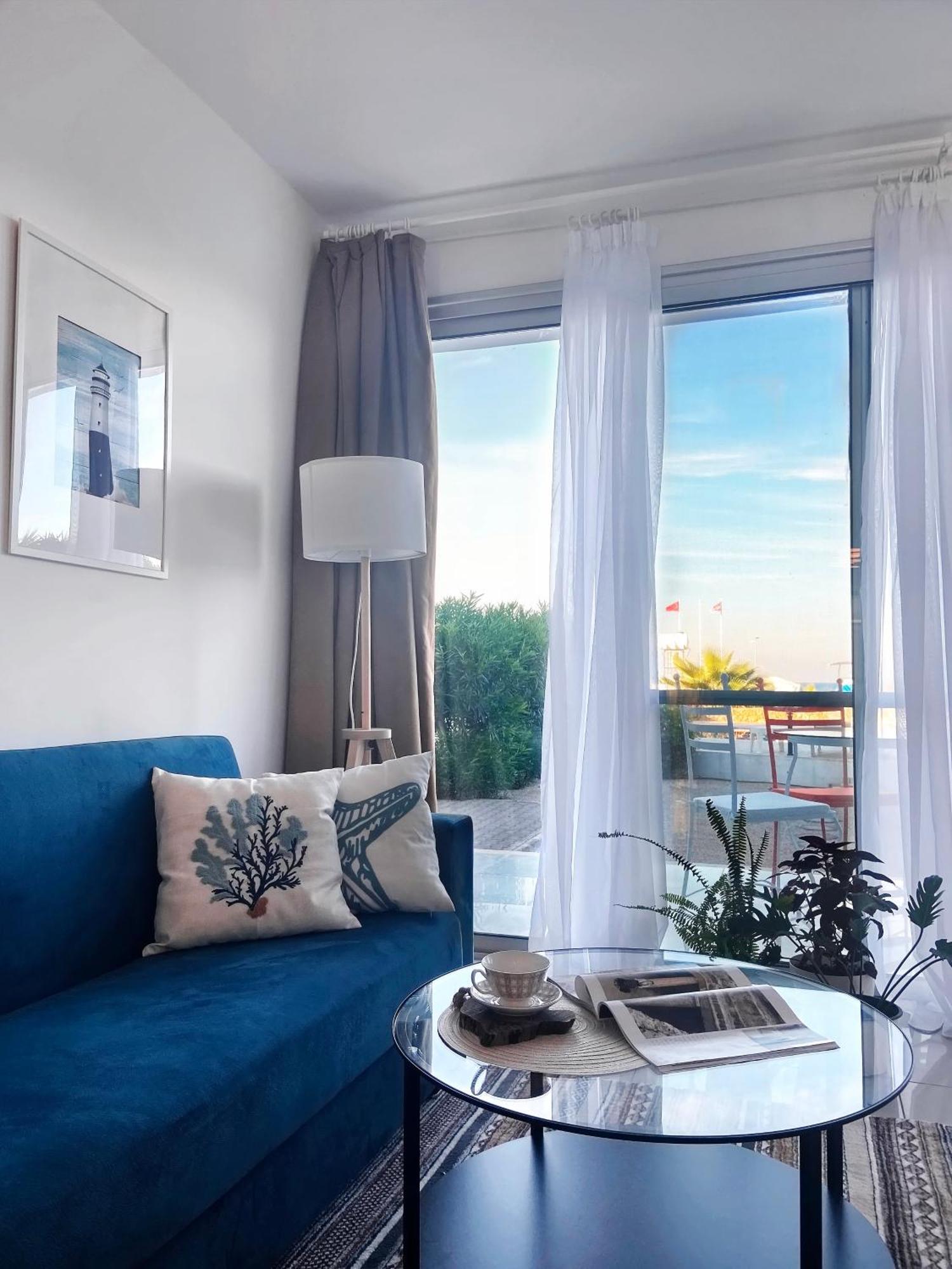 Spacious Three-Bedroom Apartment With Sea View A4 Лапитос Екстериор снимка
