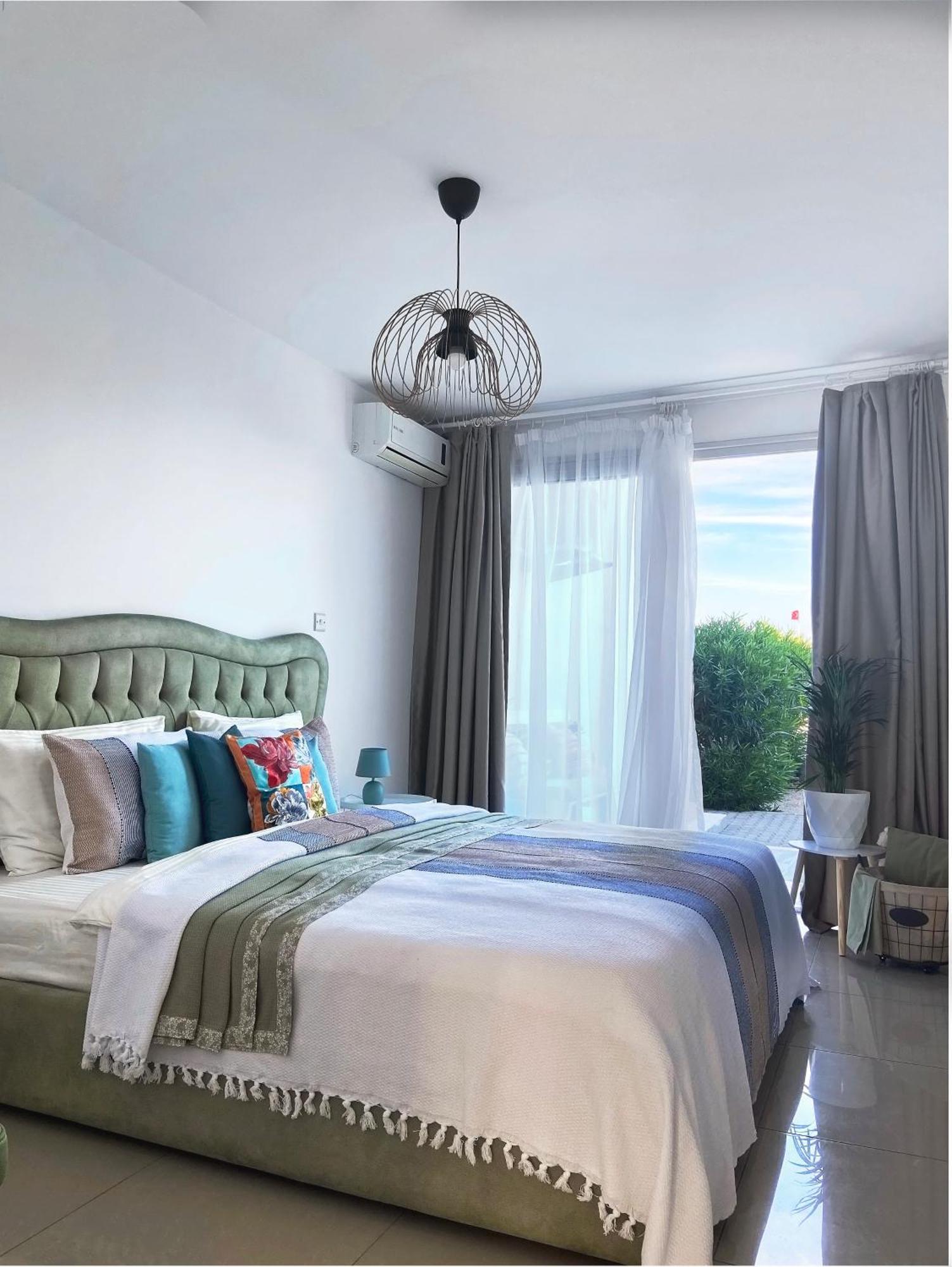 Spacious Three-Bedroom Apartment With Sea View A4 Лапитос Екстериор снимка