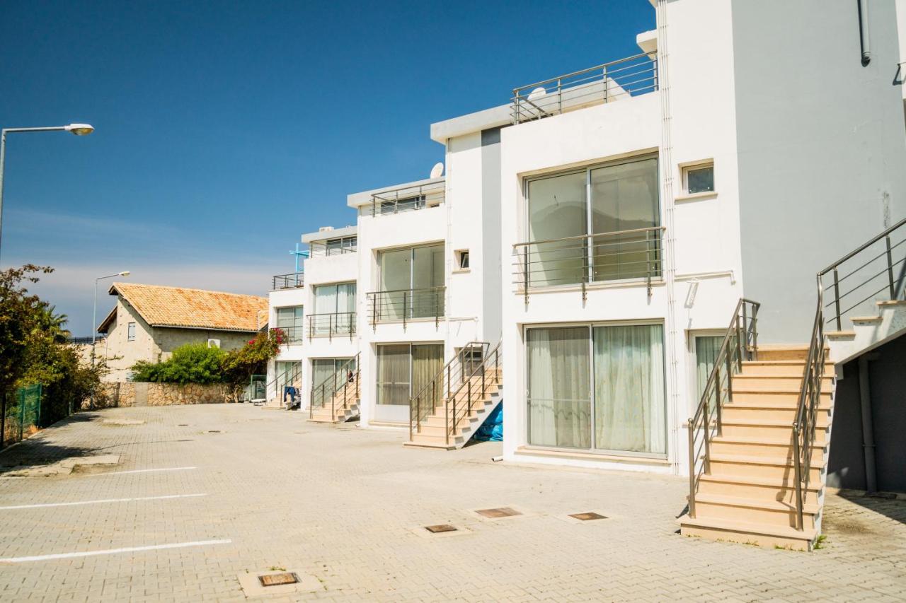 Spacious Three-Bedroom Apartment With Sea View A4 Лапитос Екстериор снимка