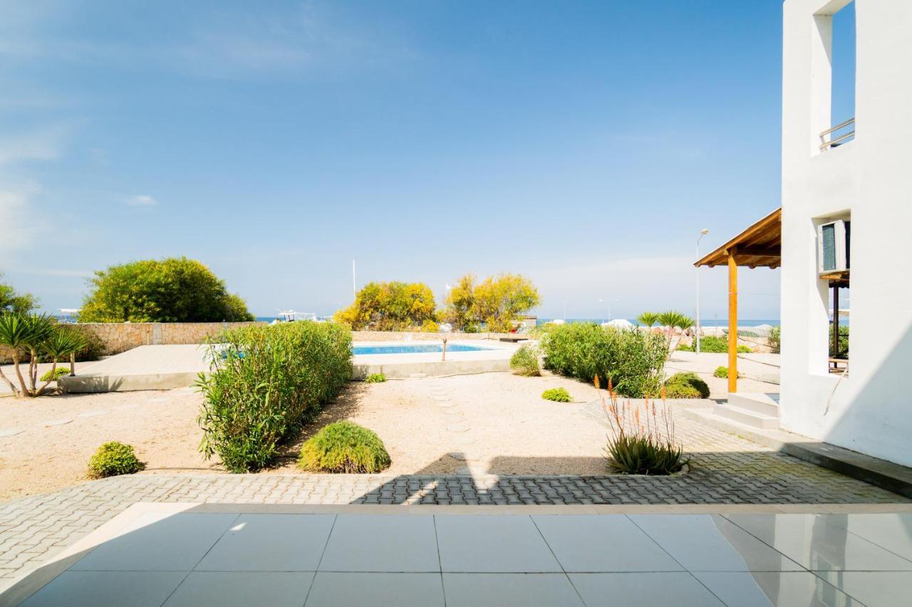 Spacious Three-Bedroom Apartment With Sea View A4 Лапитос Екстериор снимка