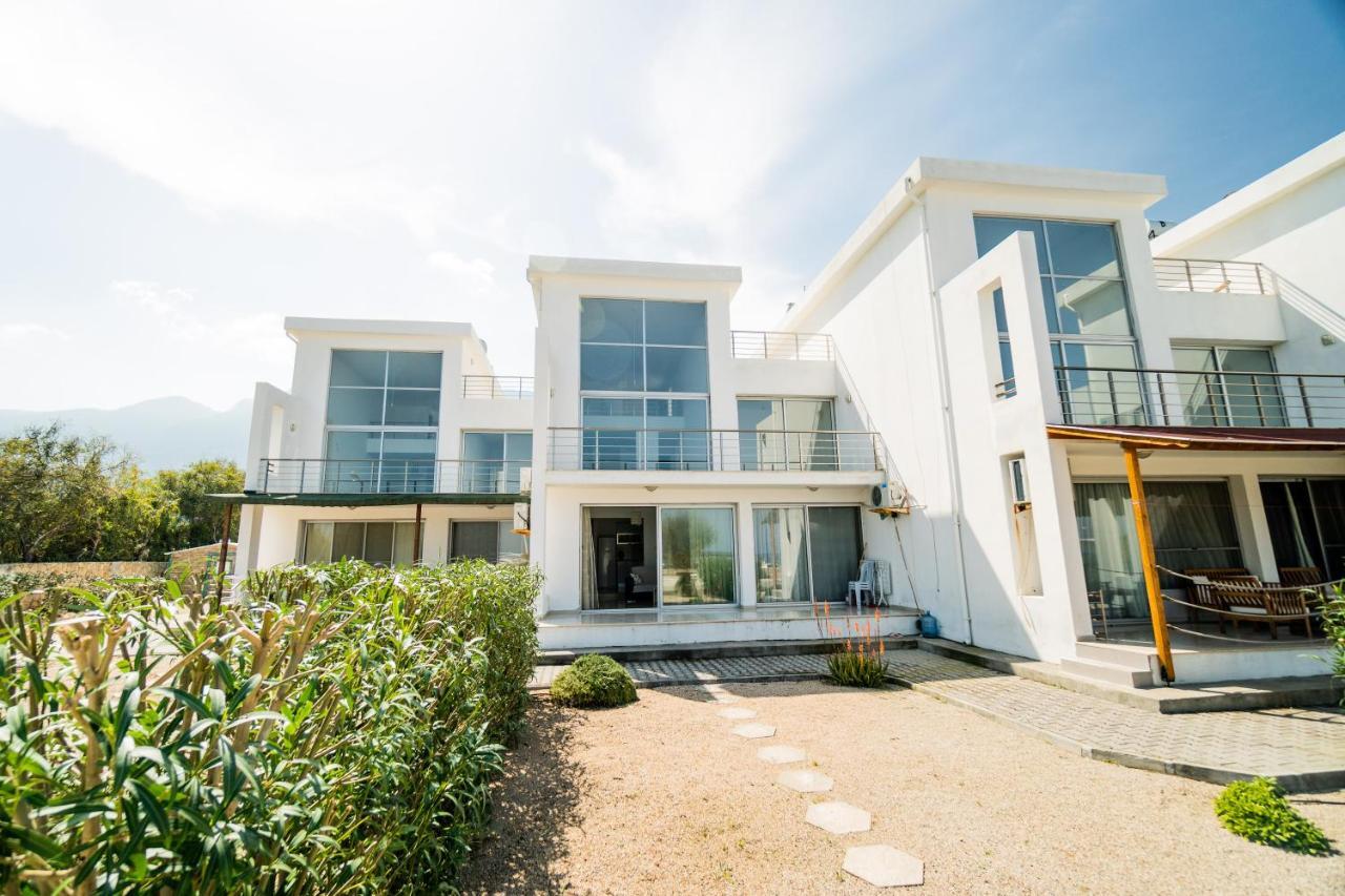 Spacious Three-Bedroom Apartment With Sea View A4 Лапитос Екстериор снимка