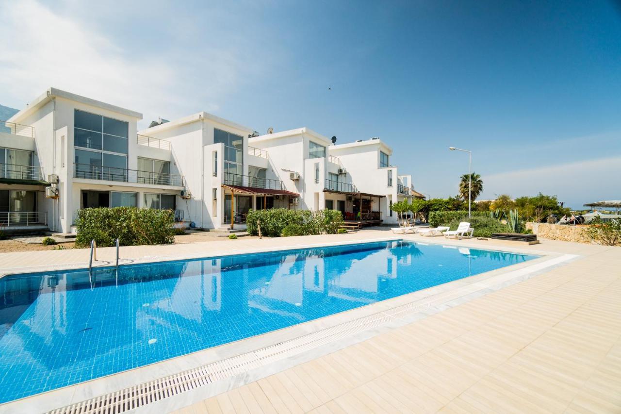Spacious Three-Bedroom Apartment With Sea View A4 Лапитос Екстериор снимка
