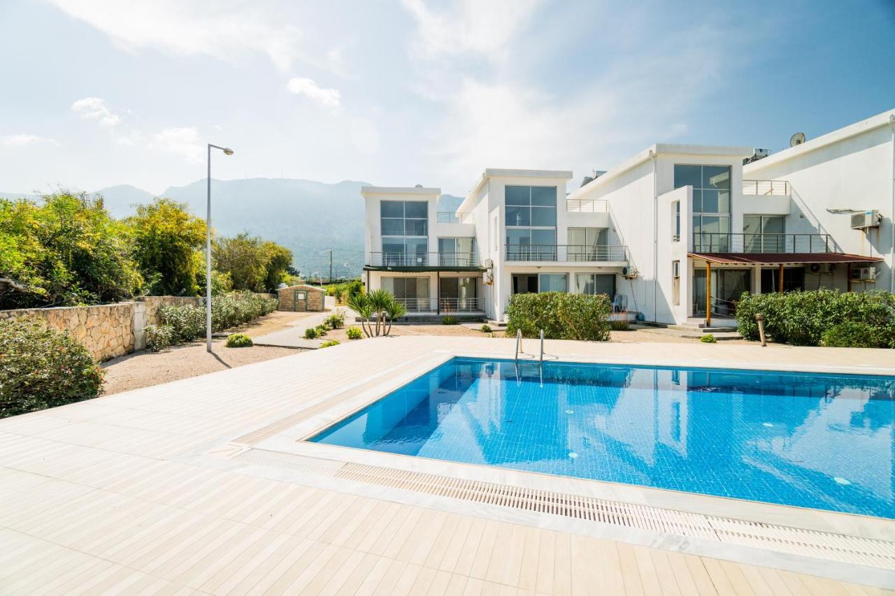 Spacious Three-Bedroom Apartment With Sea View A4 Лапитос Екстериор снимка